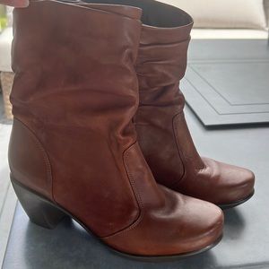 Naot leather slouchy brown boots